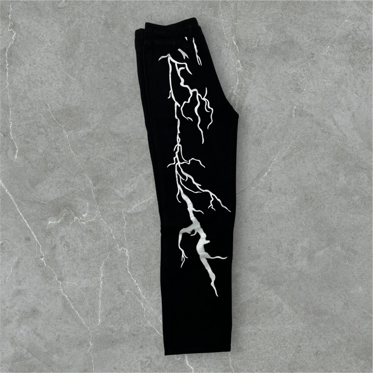 2768/ BLACK ROOT JEAN